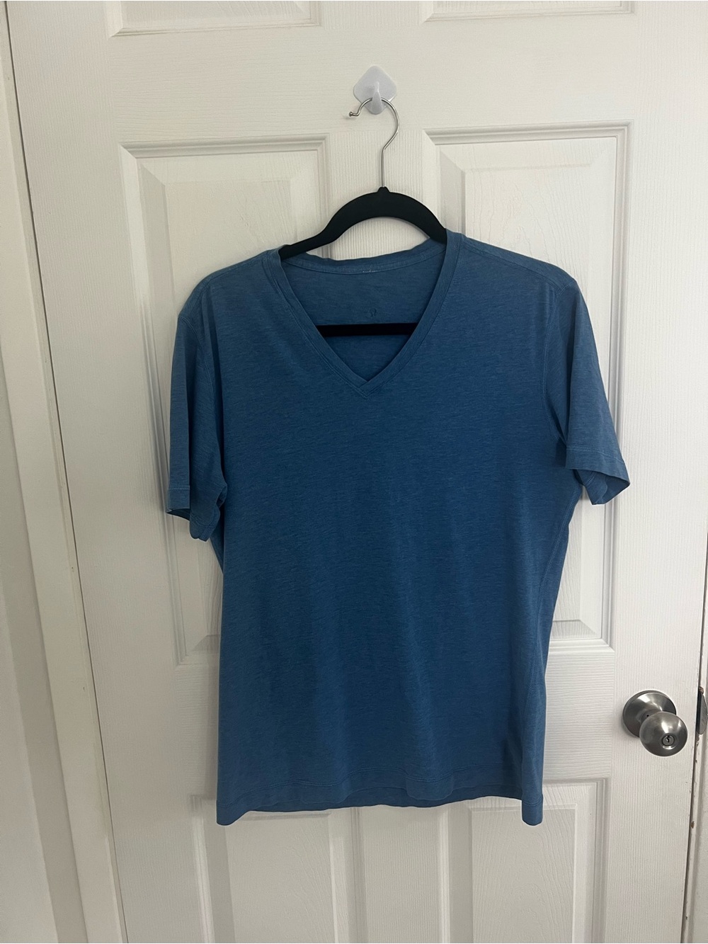 lululemon athletica Men's V‑Neck Tee in Steel Blue